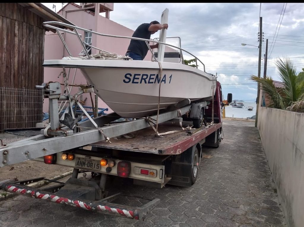 Transporte de embarcação pela SR Guincho